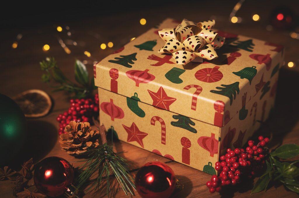 christmas, gift, box-6832802.jpg